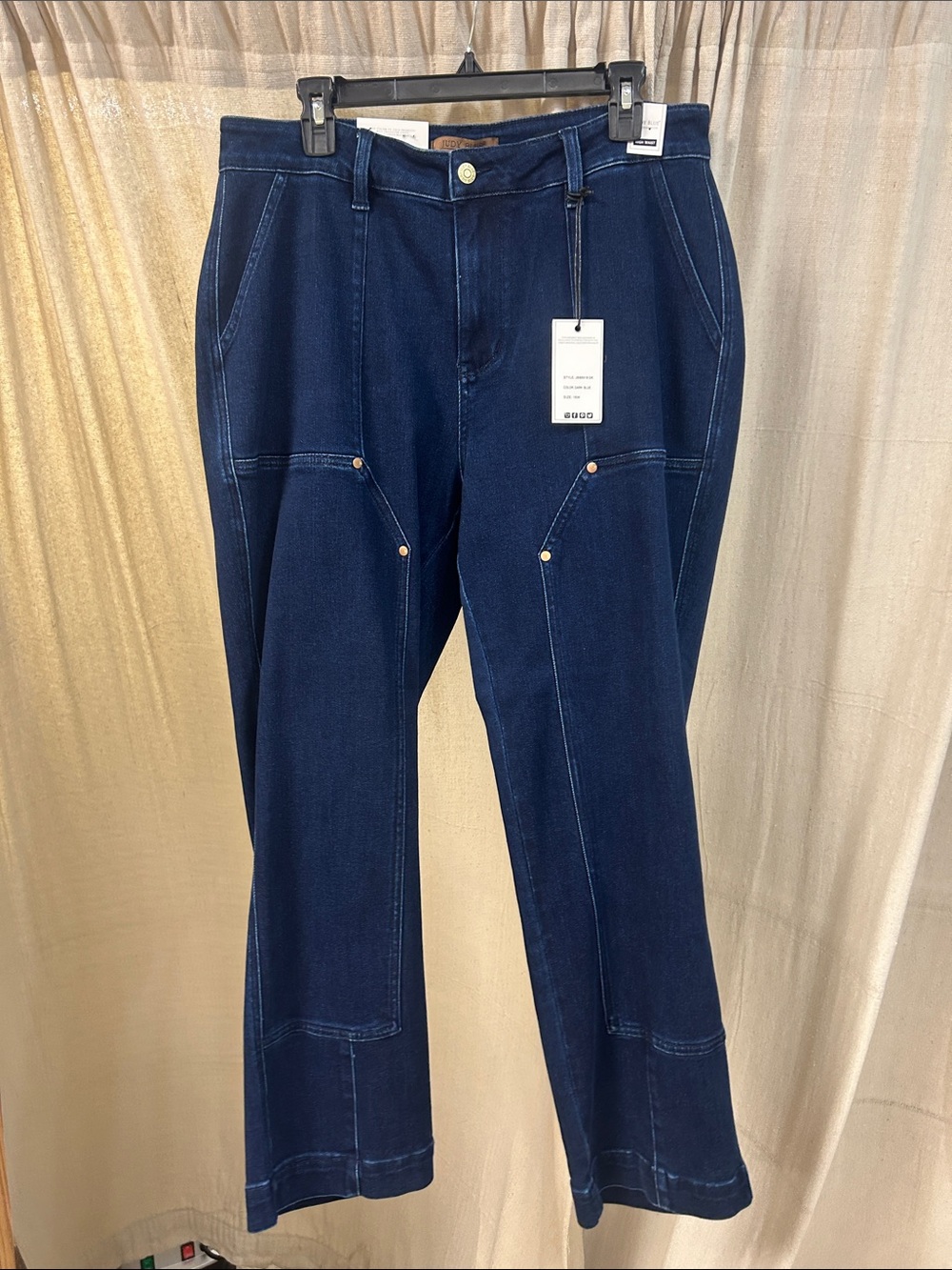 Judy Blue Dark Wash Knee Patch Straight Leg Jeans

Style # 88918